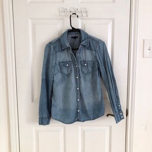  2 for $20 | Gap long sleeve chambray button up
